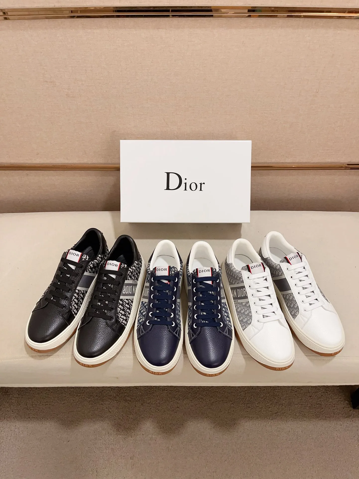 Factory price: 420💰[Dior·Dior] New casual sports style men's shoes, new spring and summer design, perfect workmanship, lace-up lazy style to create wardrobe quality, upper: imported first-layer cowhide, sheepskin lining is soft and comfortable, ultra-light TPU wear-resistant outsole, simple, versatile fashion men's shoes, excellent color code number 38--44. (Can be customized for 45 non-refundable)